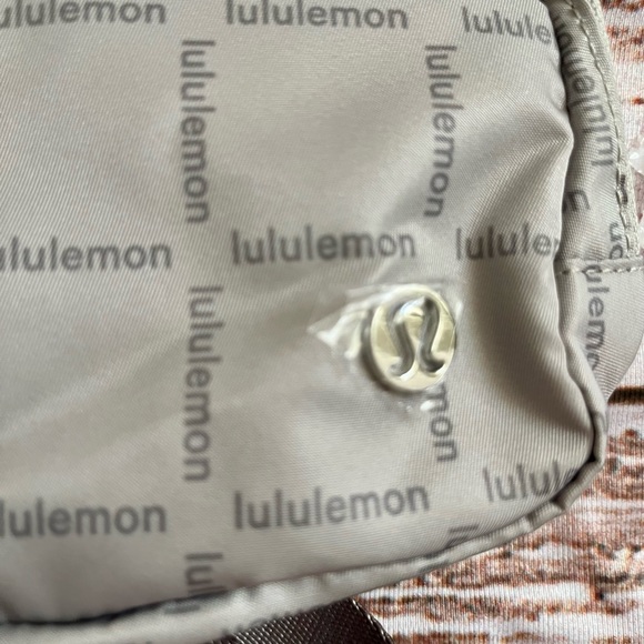 NIB Lululemon raw linen everywhere bag discontinued design - Picture 4 of 6